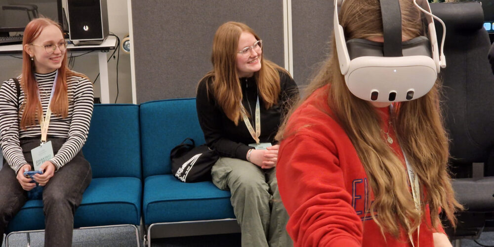 Pupil visitors testing VR glasses